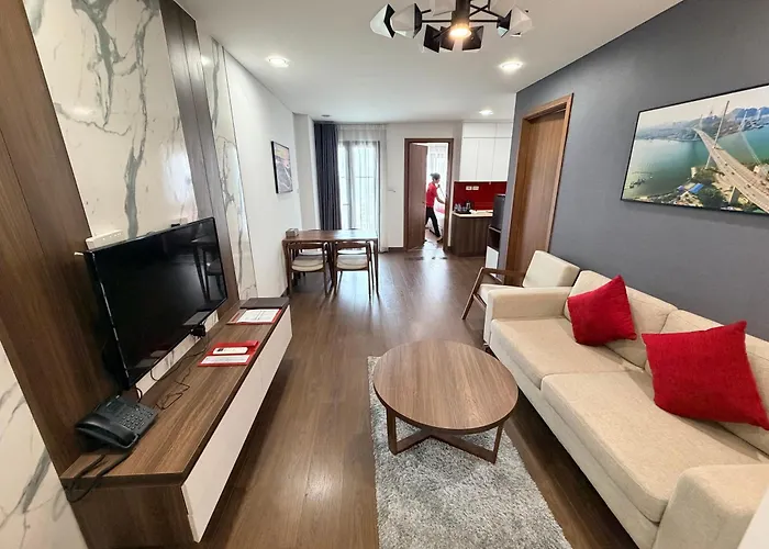 2br - Spacious & Modern - Near Center