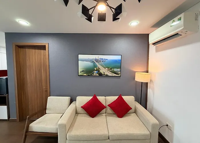 2br - Spacious & Modern - Near Center
